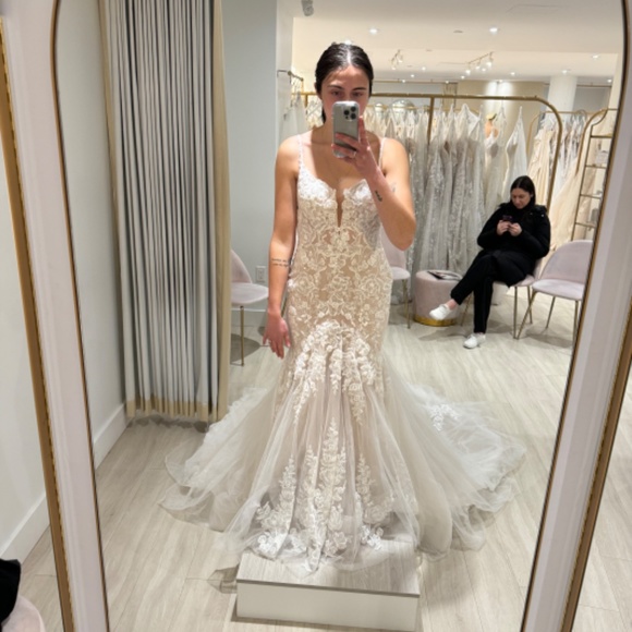 Essence of Australia Wedding Dress - Picture 3 of 5